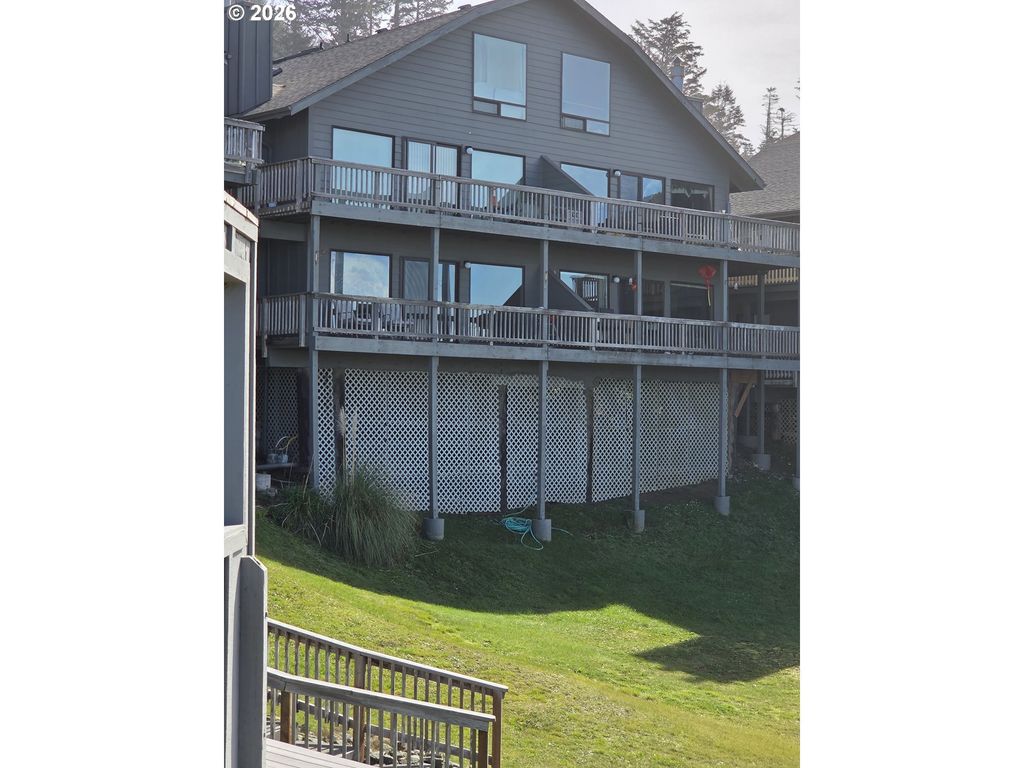 29134 Ellensburg Ave 16, Gold Beach