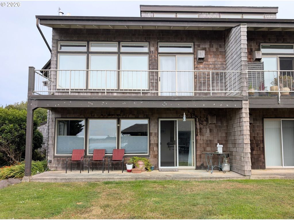 1070 Bay St 22, Florence