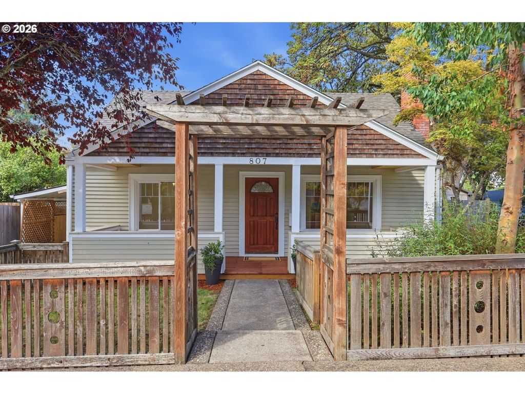 807 W 19th Ave, Eugene