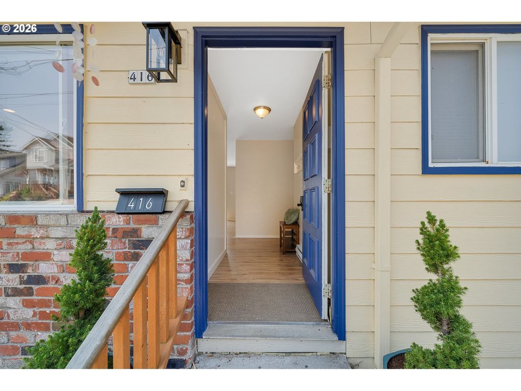 416 Chinook Ave, Astoria