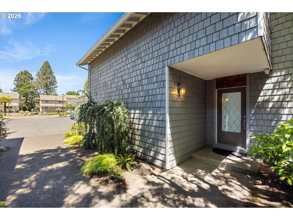 530 N Hayden Bay Dr, Portland