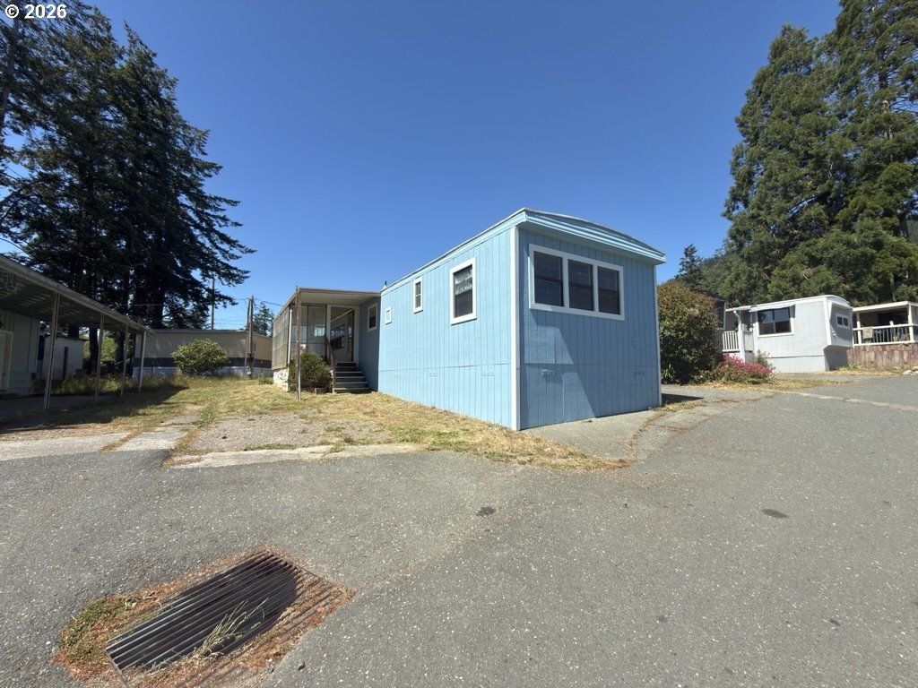 97883 Court St 31, Brookings