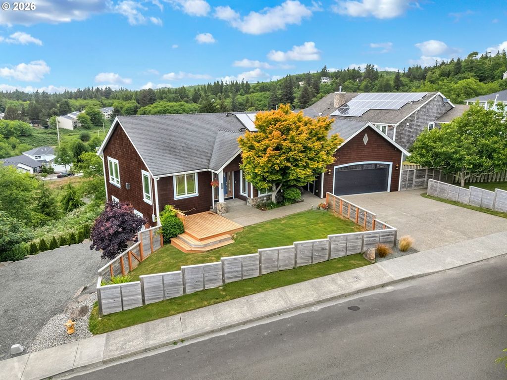2144 Middle Fork Cir, Seaside