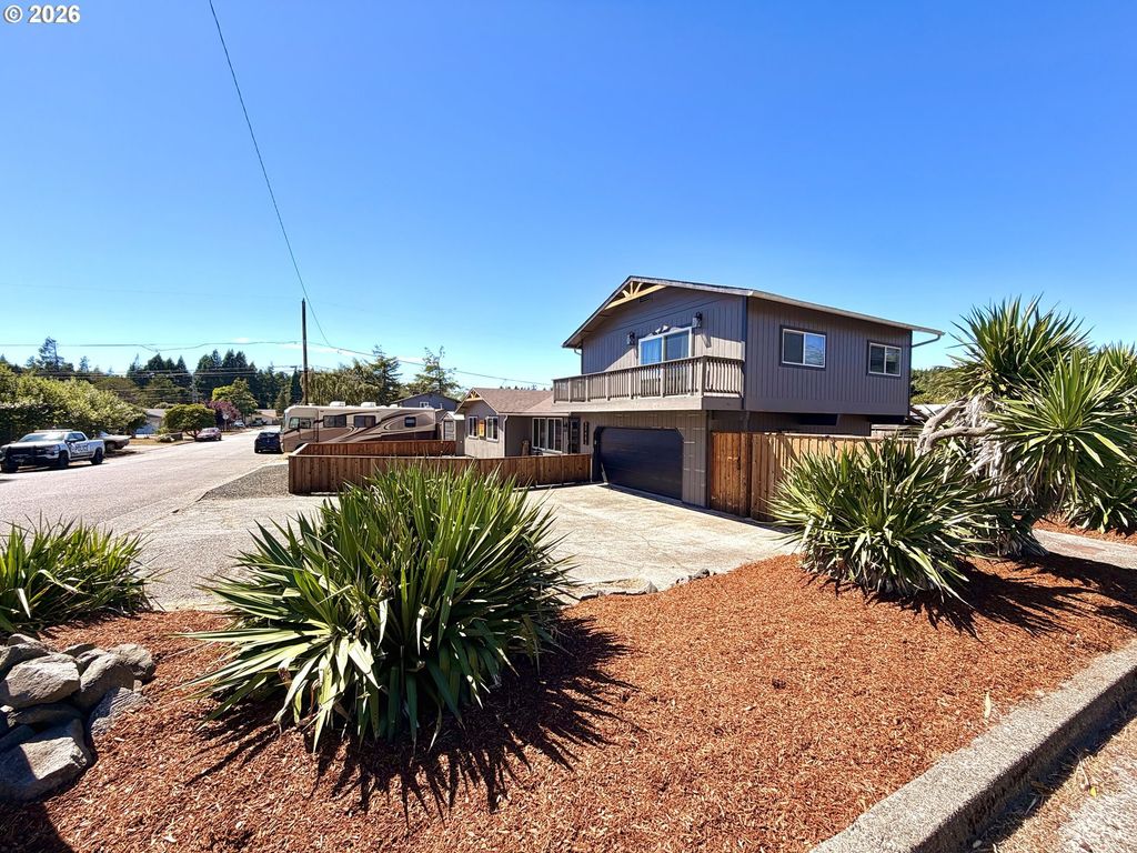 2600 15th St, North Bend