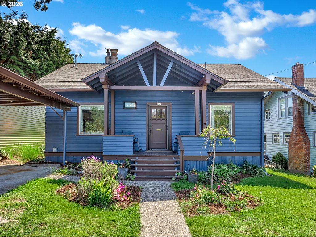 637 Niagara Ave, Astoria