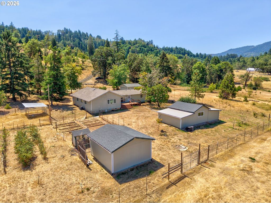 177 Spur Dr, Roseburg