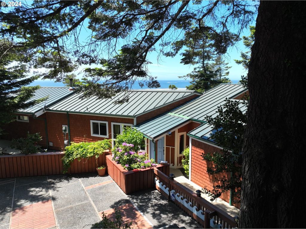 29830 Hound Dog Rd, Gold Beach