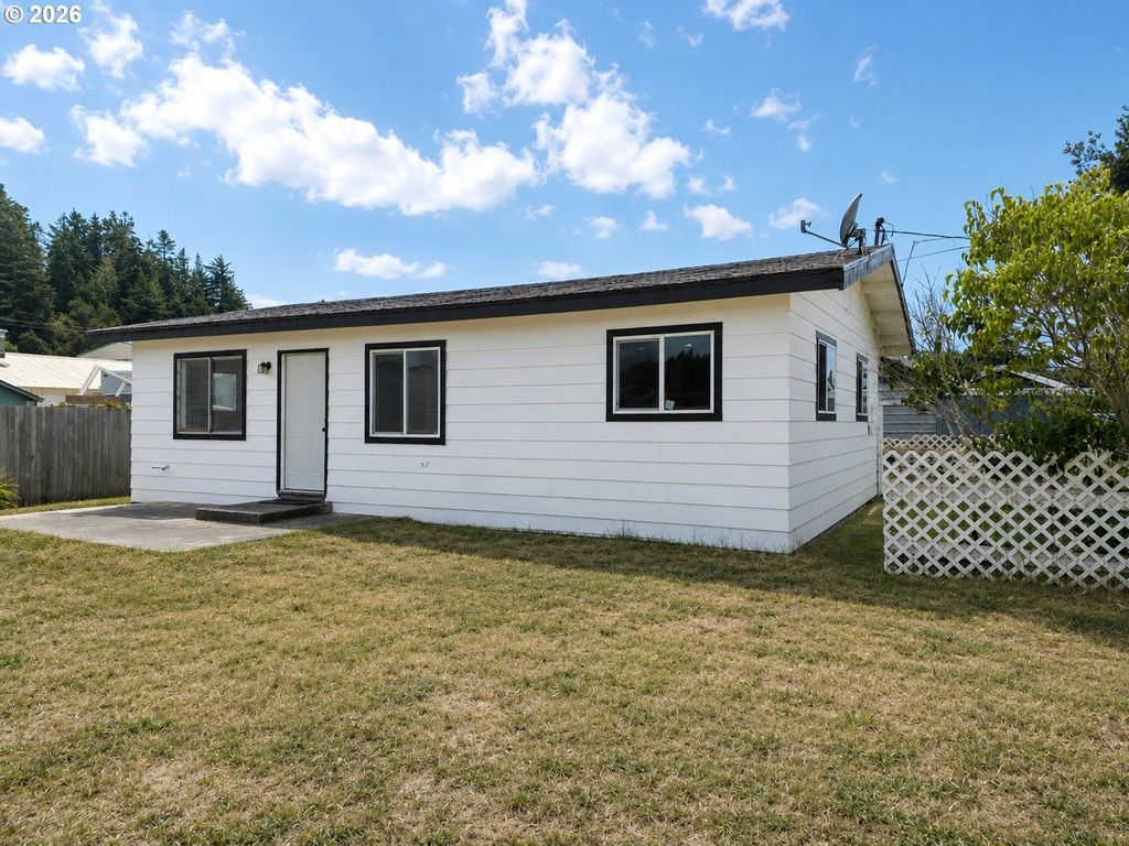 105 S 8th St, Lakeside