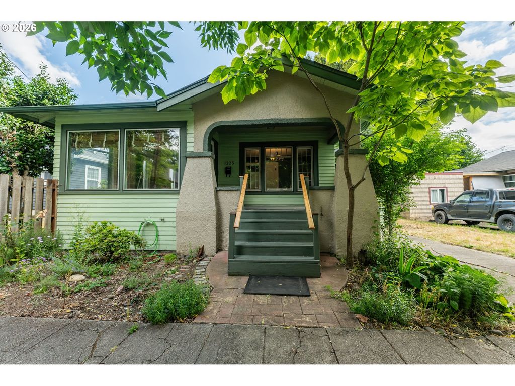 1223 Washington St, Eugene