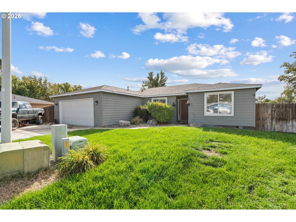 1049 W Hartley Ave, Hermiston