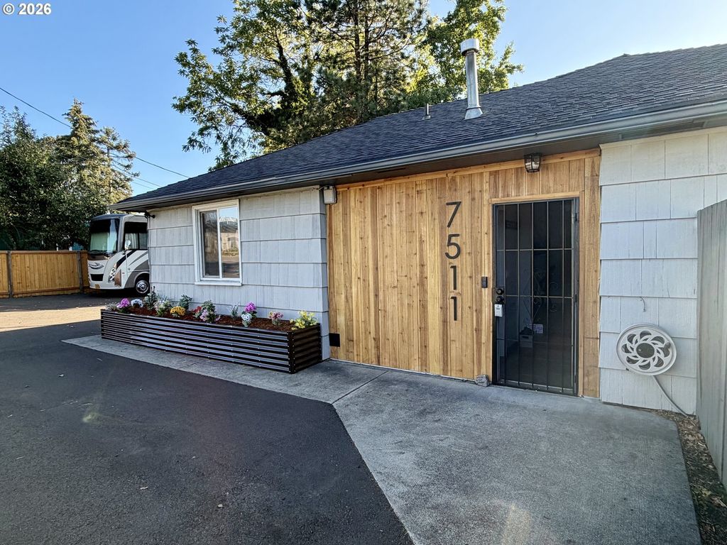 7511 Se Harmony Rd, Milwaukie