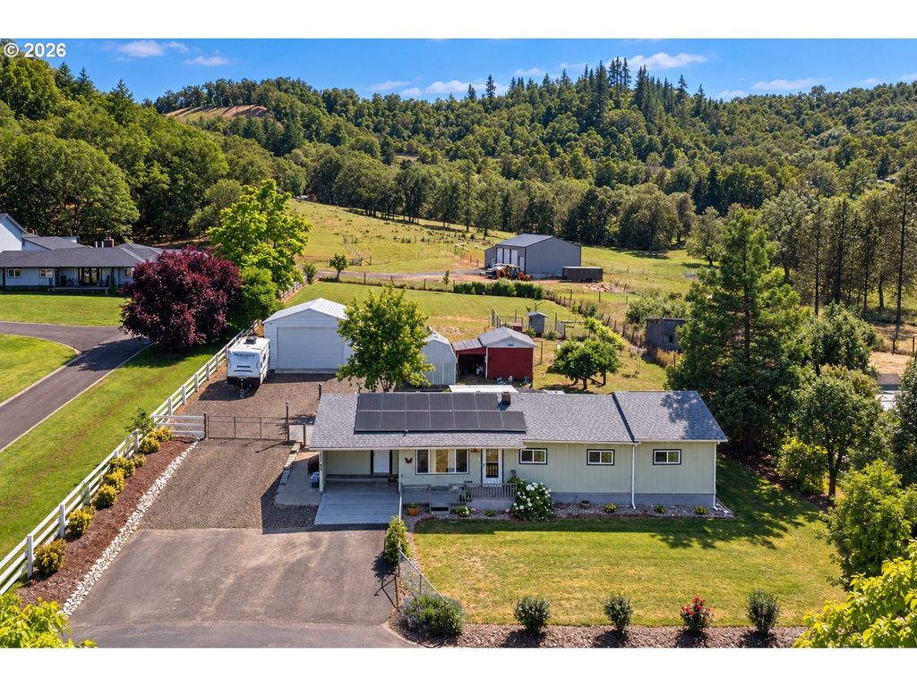 695 Glengary Loop Rd, Roseburg