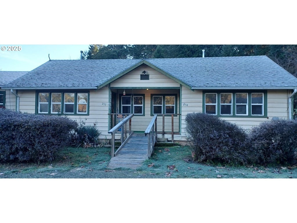 252 5th St, Glendale