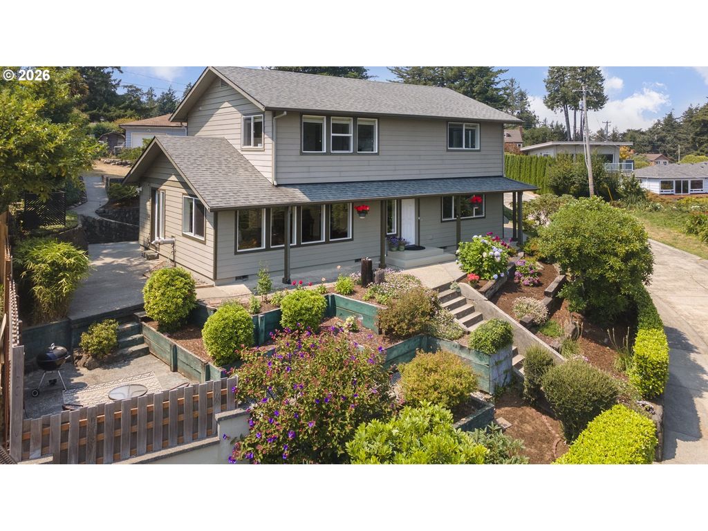 1389 Bayview Ave, North Bend