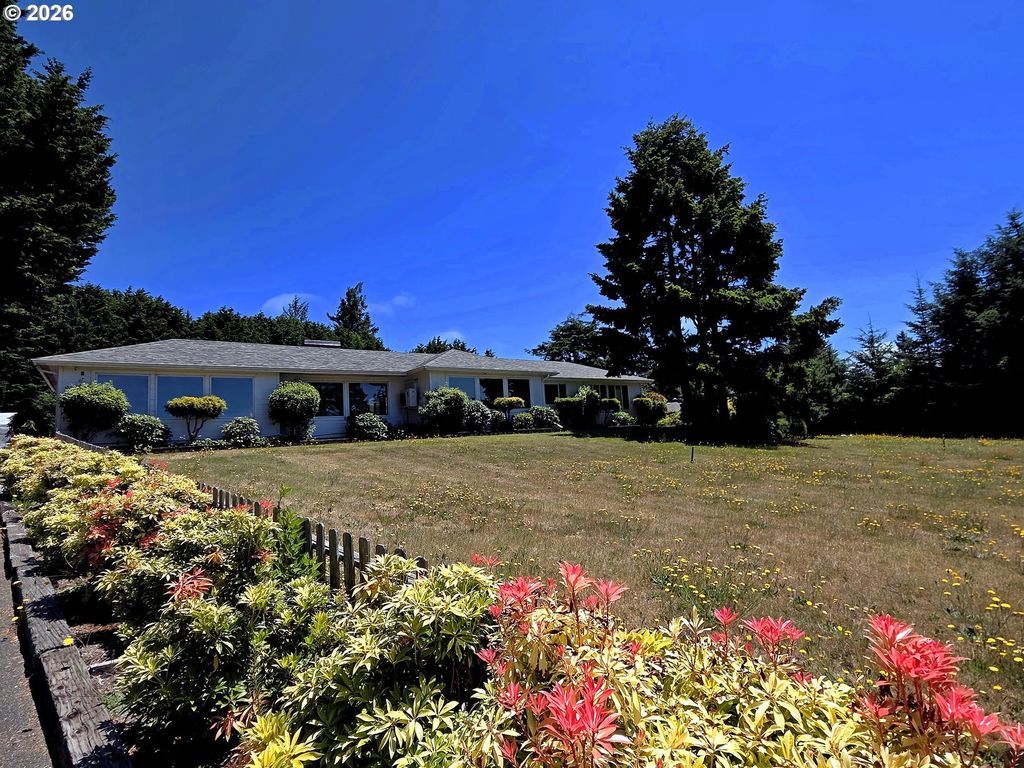 92094 Cape Arago Hwy S, Coos Bay