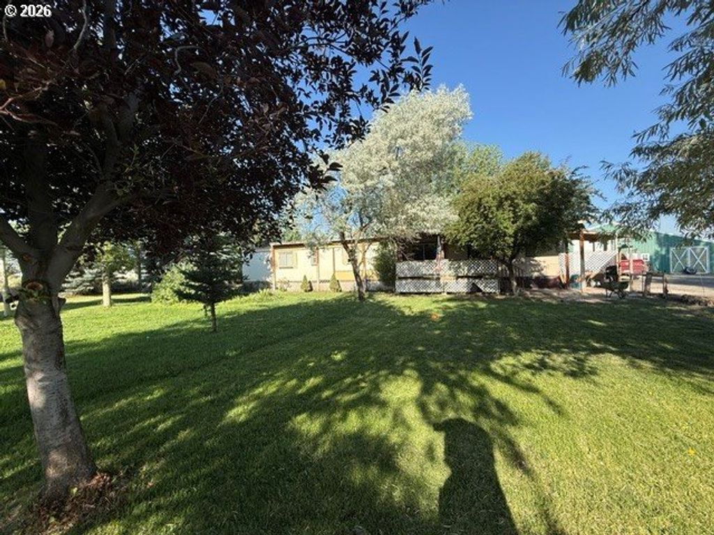 57366 N Rainbow Rd, Christmas Valley