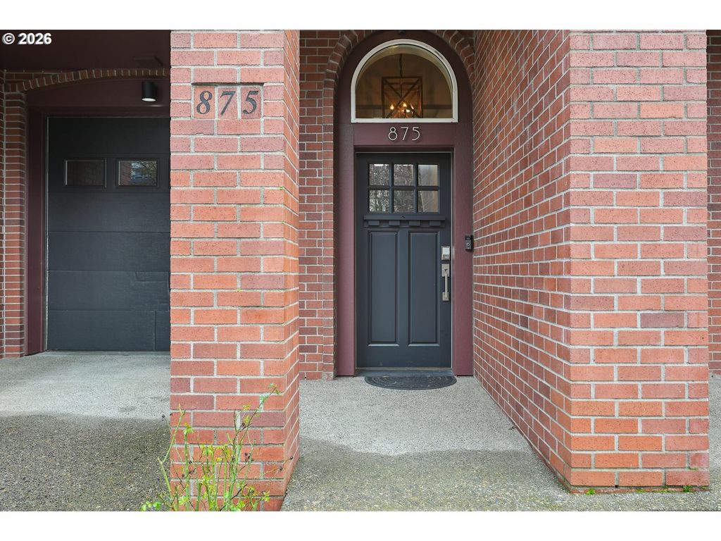 875 N Harbour Dr, Portland