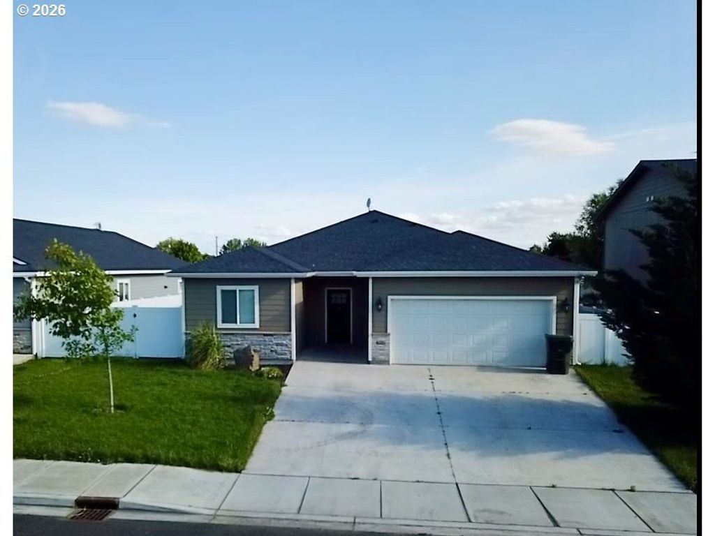 303 Riverwood Ct, Umatilla