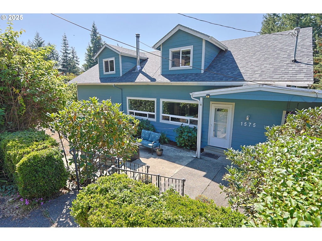 1575 N Henry St, Coquille