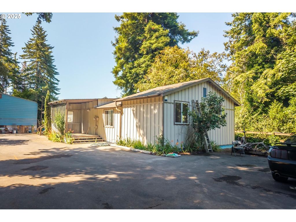 87720 Two Mile Ln, Bandon