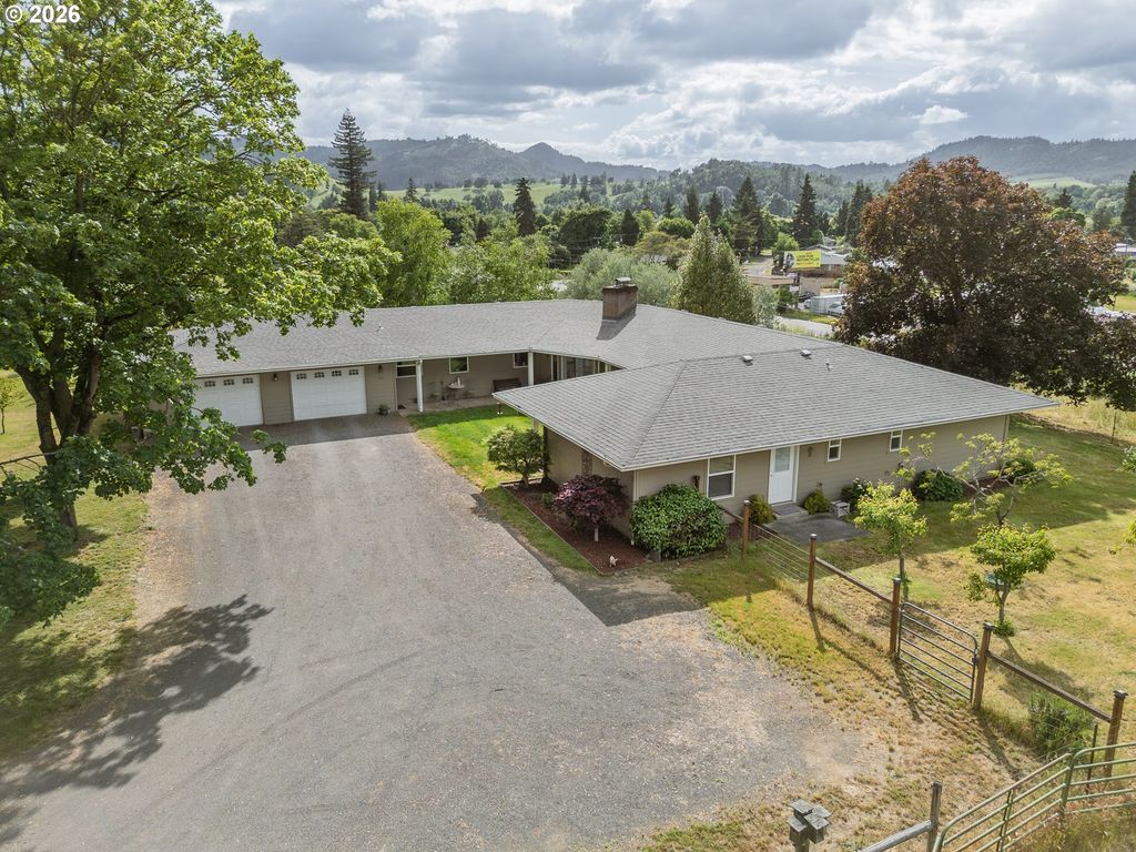 9114 Old Highway 99 S, Winston