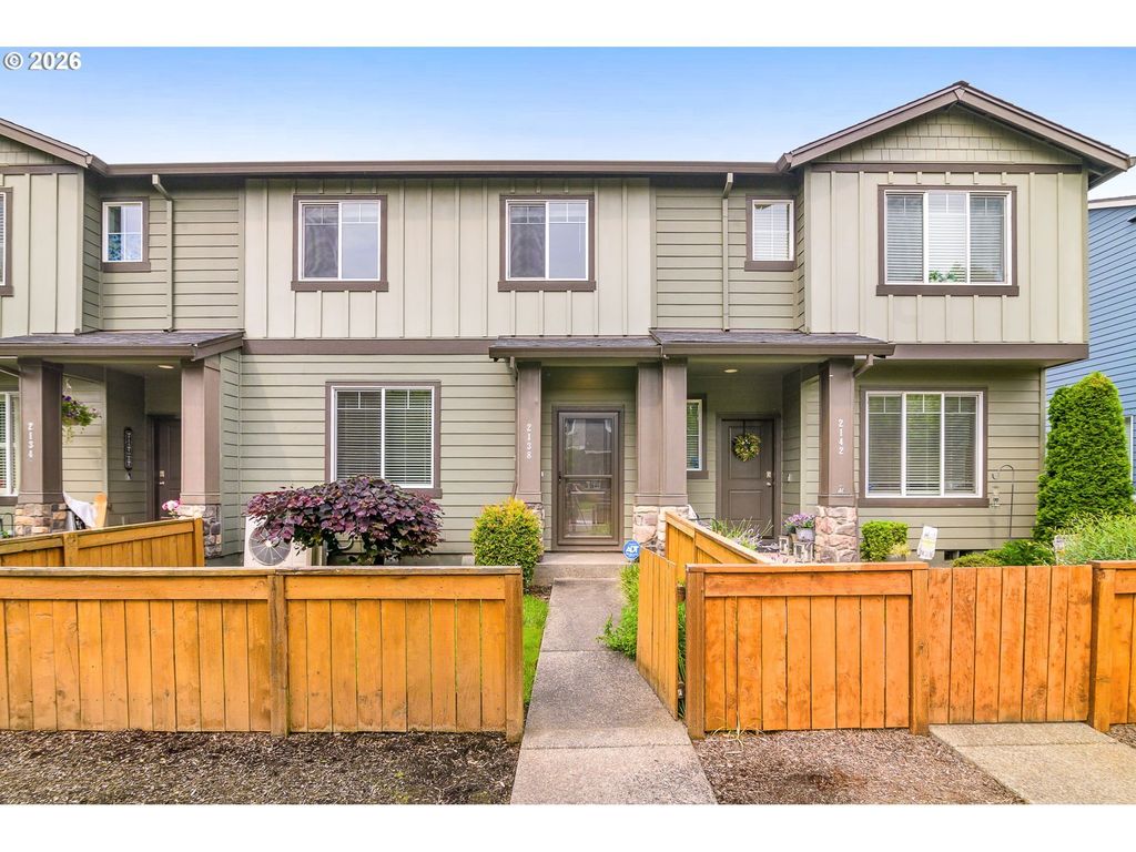 2138 Ne Four Seasons Ln, Vancouver