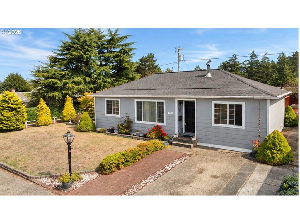 1615 Johnson St, North Bend
