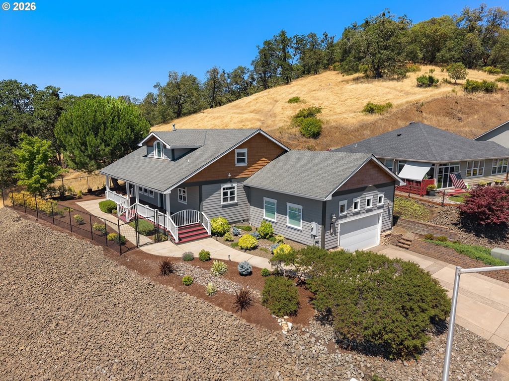1984 Ne Sunset Loop Dr, Roseburg