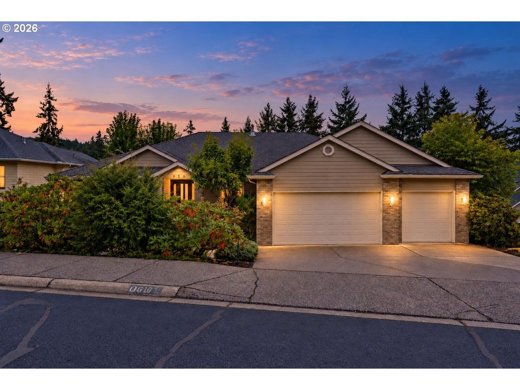610 Holly Ave, Cottage Grove