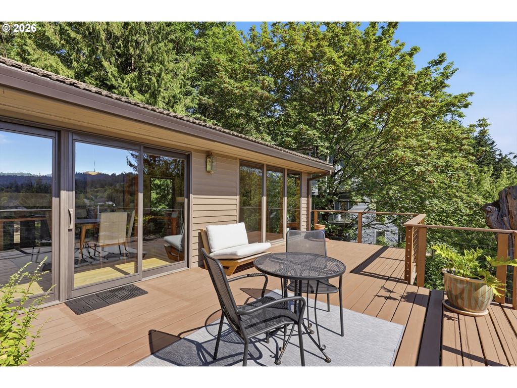 7024 Sw Canyon Dr, Portland