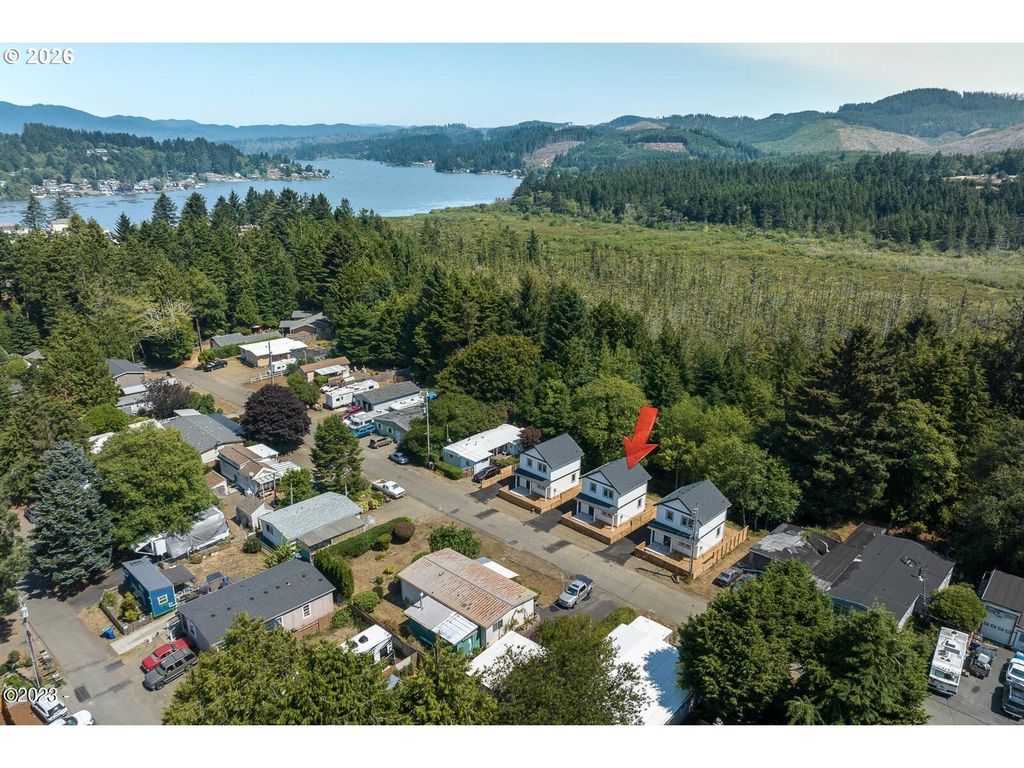 646 Se Reef Ave, Lincoln City