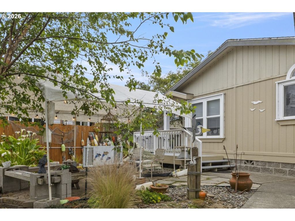90946 Windy Ln, Coos Bay