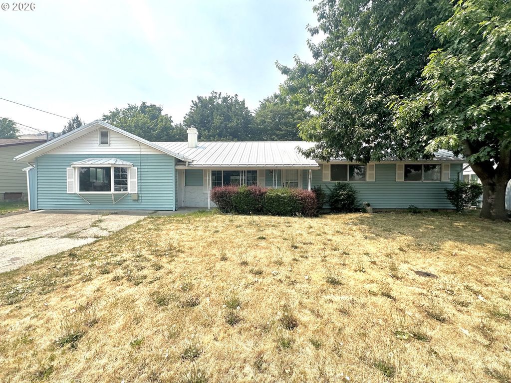 404 1st St, La Grande