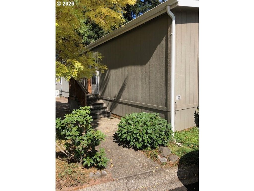 1475 Green Acres Rd 107, Eugene