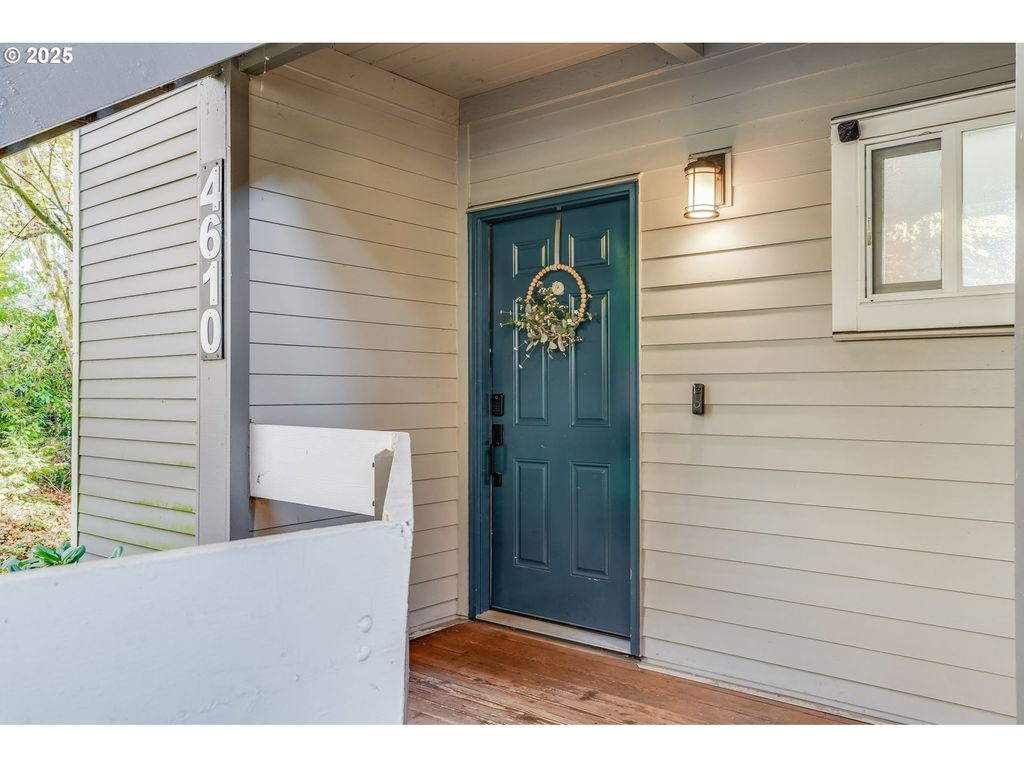 4610 Lower Dr, Lake Oswego