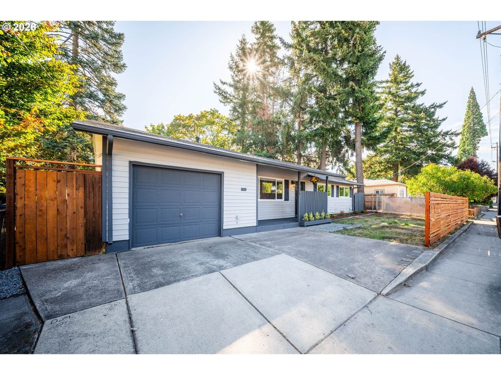 2126 Se 162nd Ave, Portland