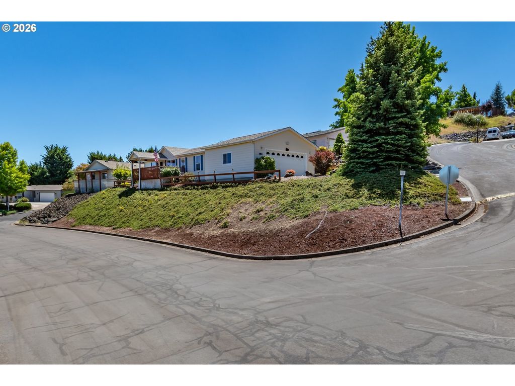 104 Angelcrest Ct, Roseburg