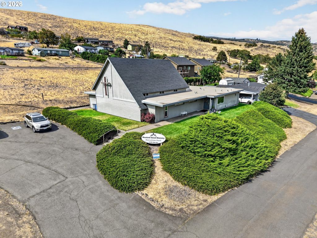 1122 Oak St, The Dalles