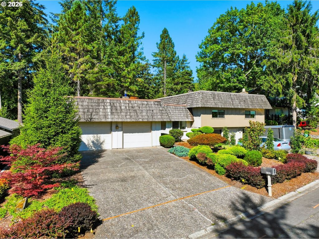 242 Greenridge Dr, Lake Oswego