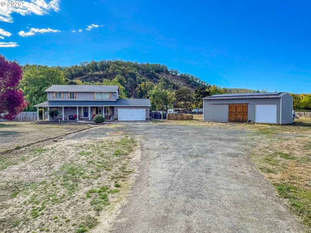 180 Twin Springs Ln, Roseburg