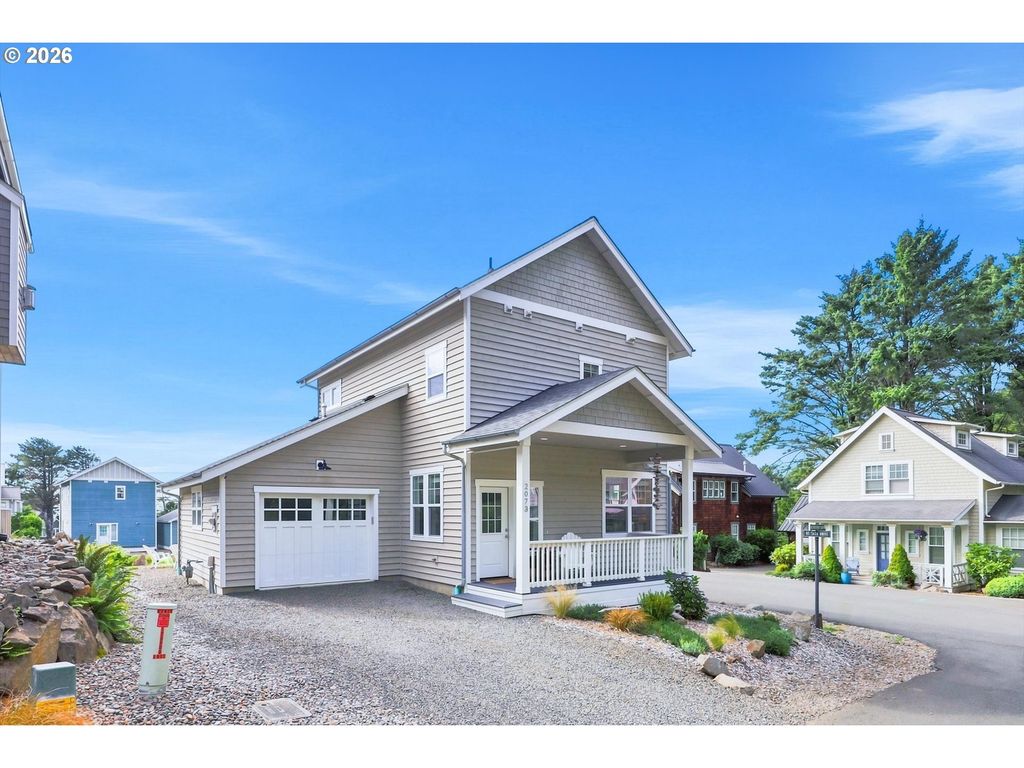 2073 Ne Mulberry Loop, Lincoln City