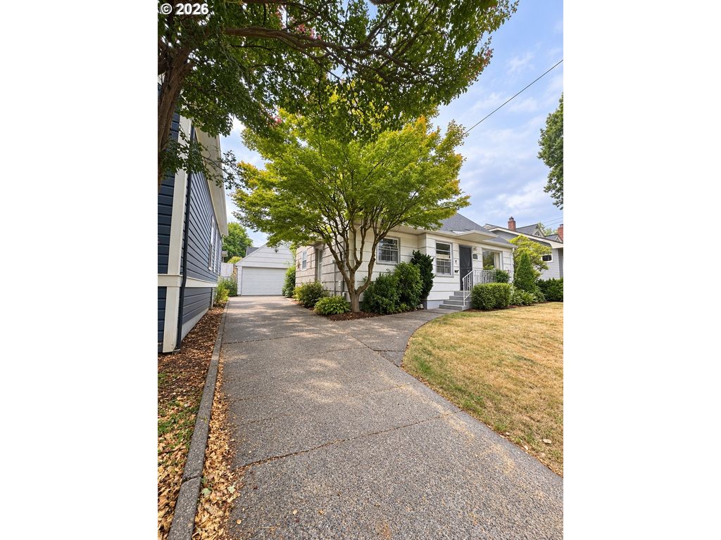 2564 Nw Savier St, Portland