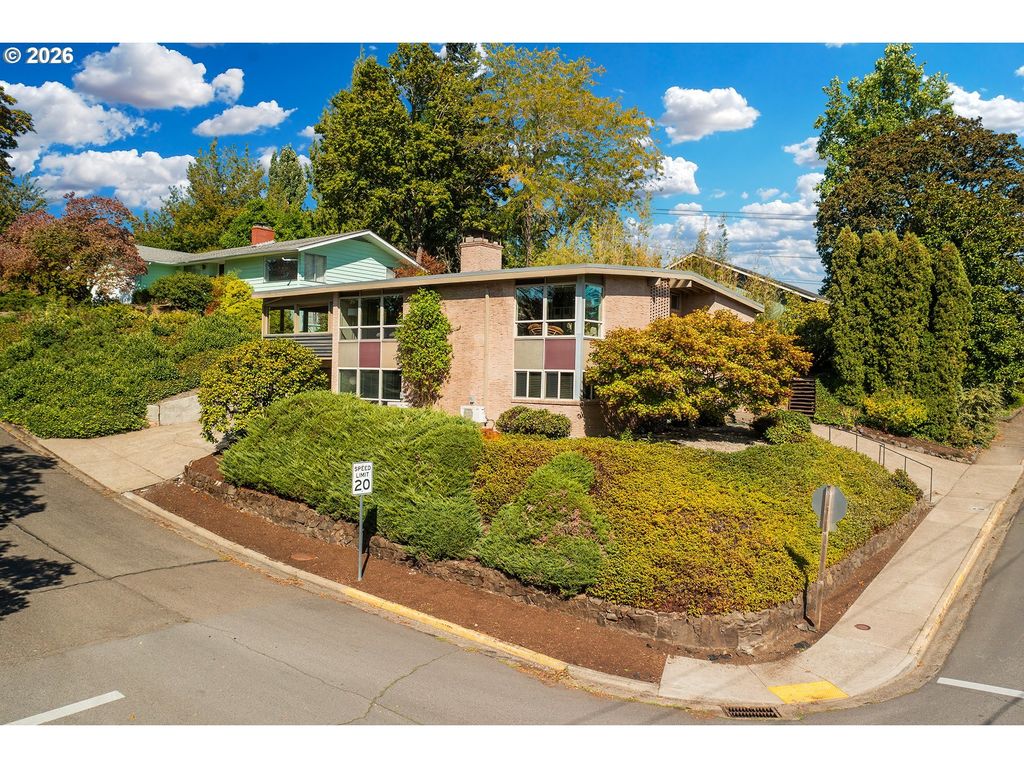 495 W 27th Ave, Eugene