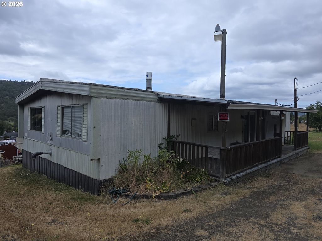 368 Pleasant Ave, Roseburg