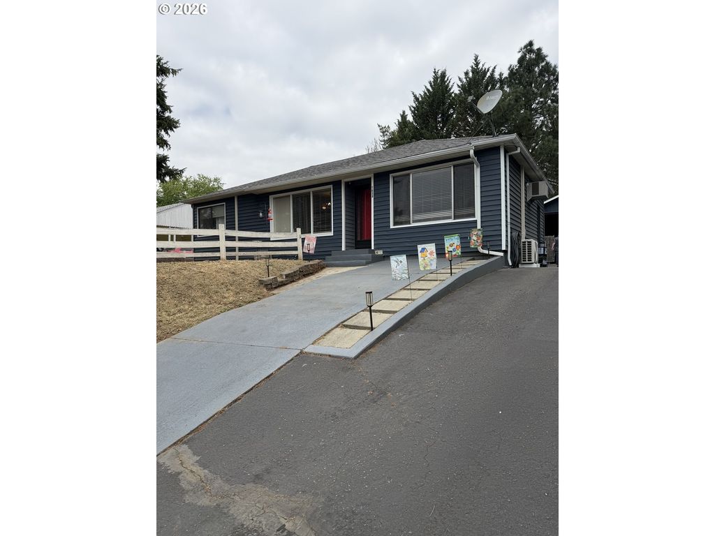 1038 N Myrtle Rd, Myrtle Creek