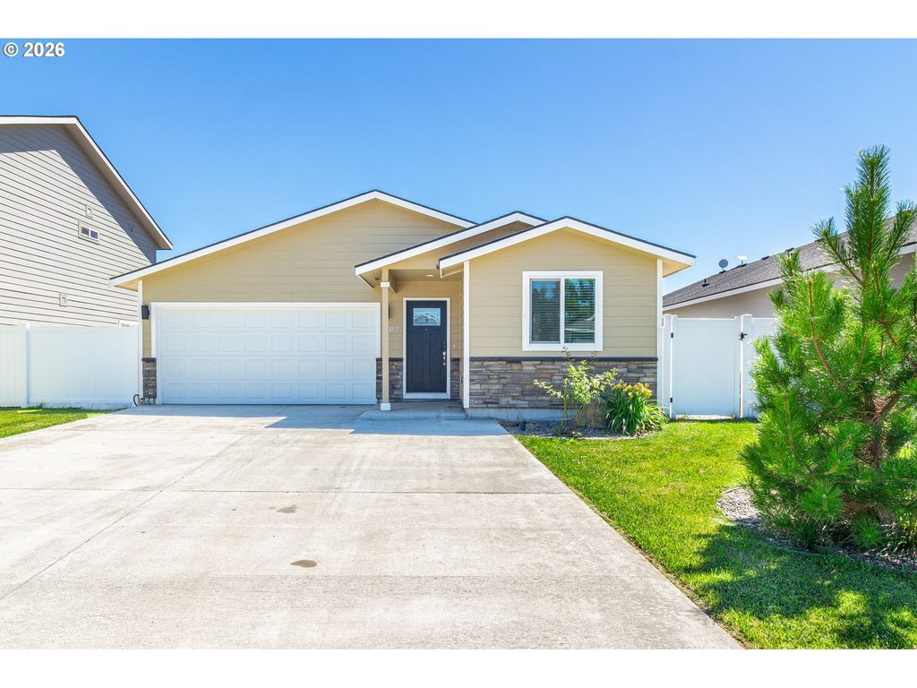 307 Riverwood Ct, Umatilla