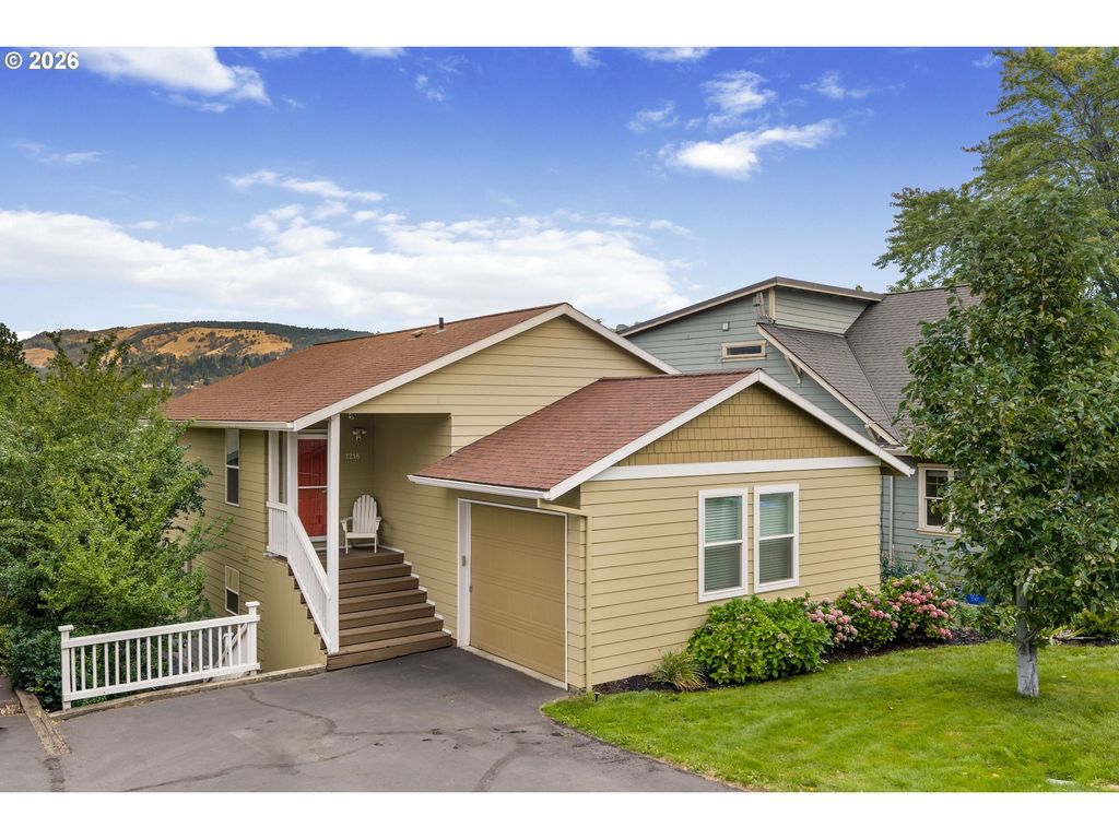 1218 Lincoln St, Hood River