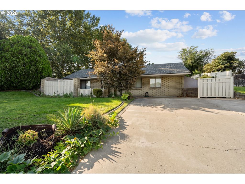860 E Tamarack Ave, Hermiston