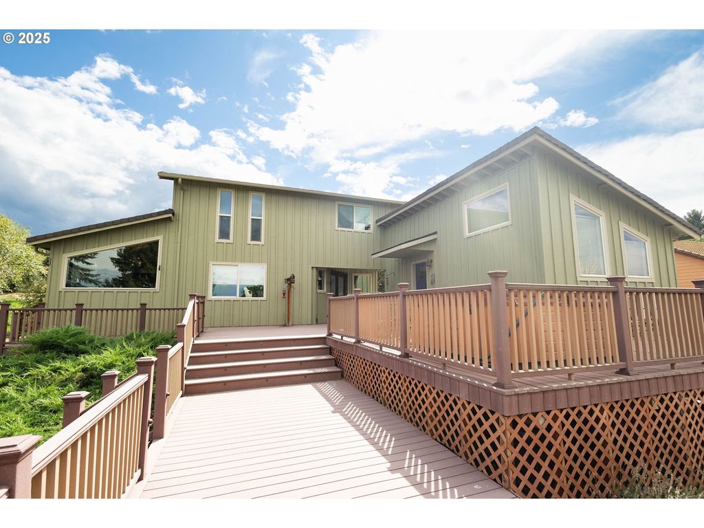1902 Highland Dr, La Grande