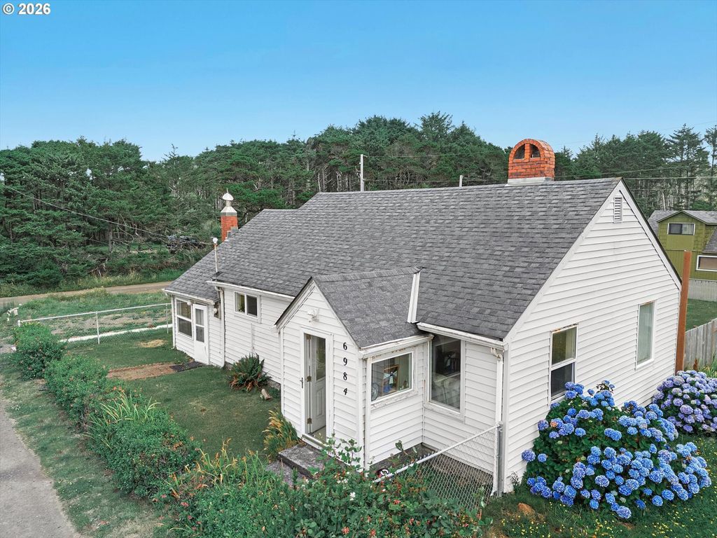 6984 Nw Finisterre Ave, Yachats